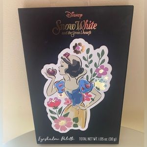 DISNEY Snow White Eyeshadow Palette